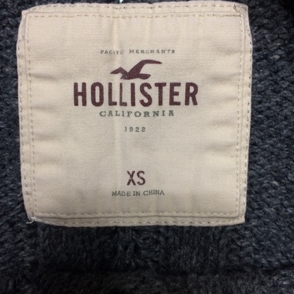 Hollister off the shoulder top - Picture 3 of 4